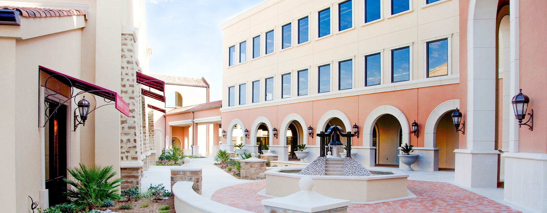 plaza las campanas 